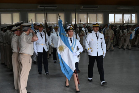 Una correntina egresó abanderada como oficial de la Prefectura Naval y fue reconocida en su ciudad